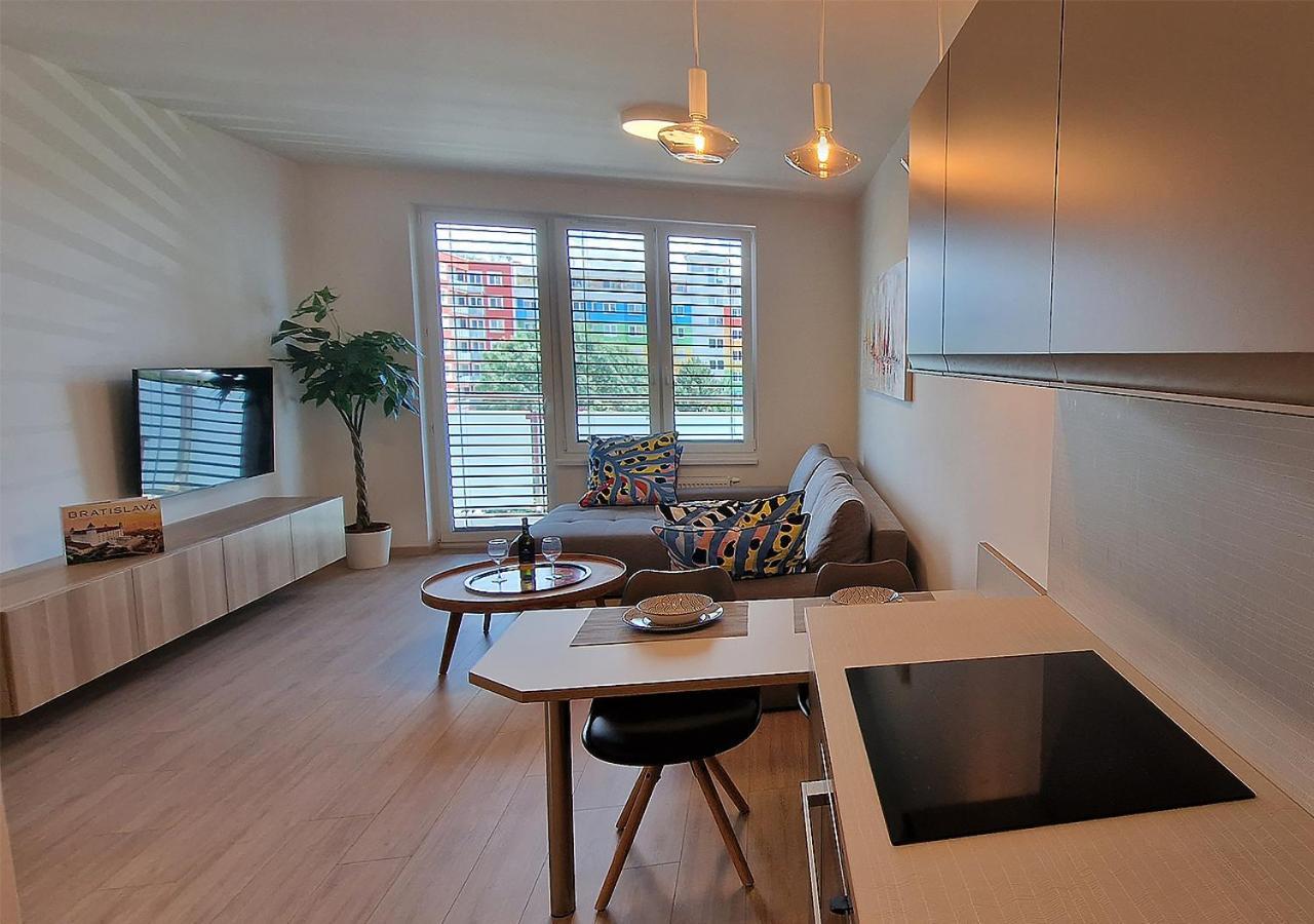 New Cozy 2 Room Pink Apartment Bratislava 058 Exterior foto