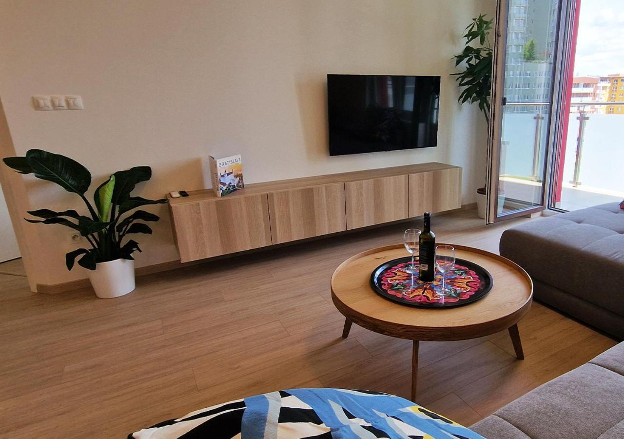 New Cozy 2 Room Pink Apartment Bratislava 058 Exterior foto