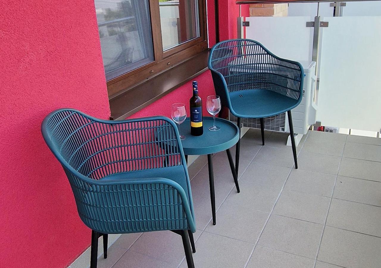 New Cozy 2 Room Pink Apartment Bratislava 058 Exterior foto